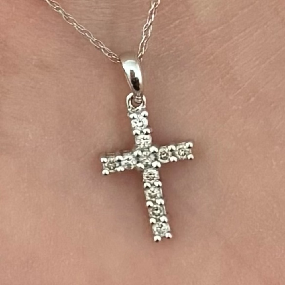 14k White Gold Natural Diamond Cross Pendant Necklace - 19 Inches - 1.04 Grams
